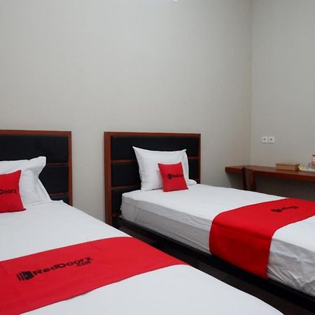 Hotel RedDoorz near Kampus UMP Purwokerto 2 Sumbang Zewnętrze zdjęcie
