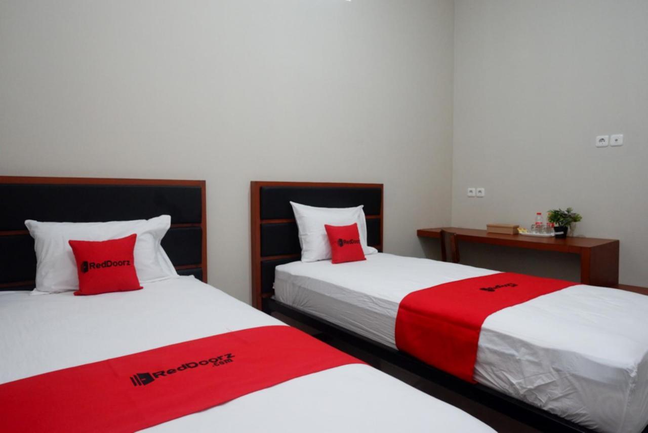 Hotel RedDoorz near Kampus UMP Purwokerto 2 Sumbang Zewnętrze zdjęcie