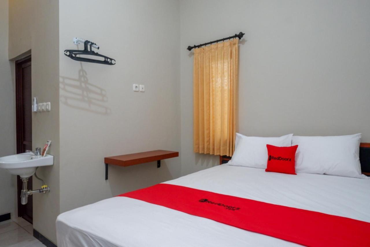 Hotel RedDoorz near Kampus UMP Purwokerto 2 Sumbang Zewnętrze zdjęcie