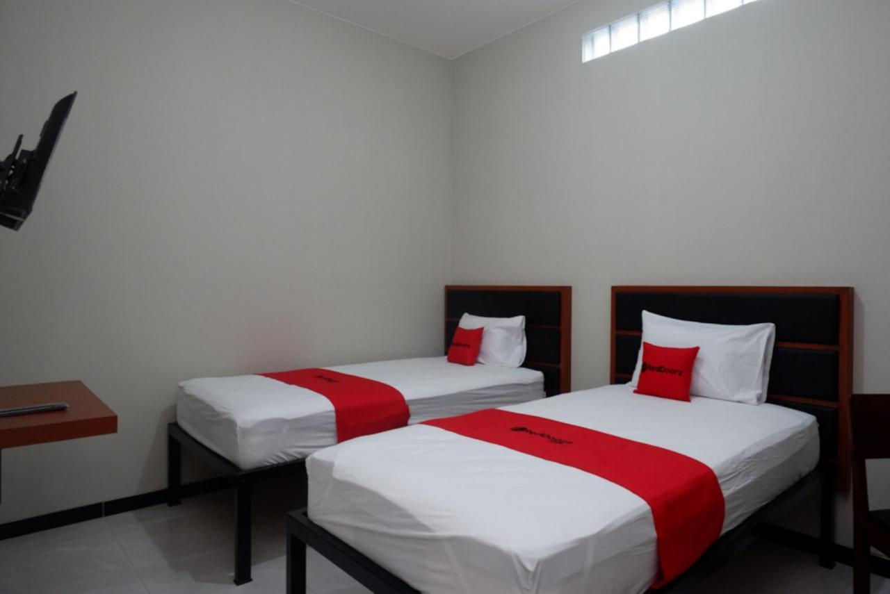 Hotel RedDoorz near Kampus UMP Purwokerto 2 Sumbang Zewnętrze zdjęcie