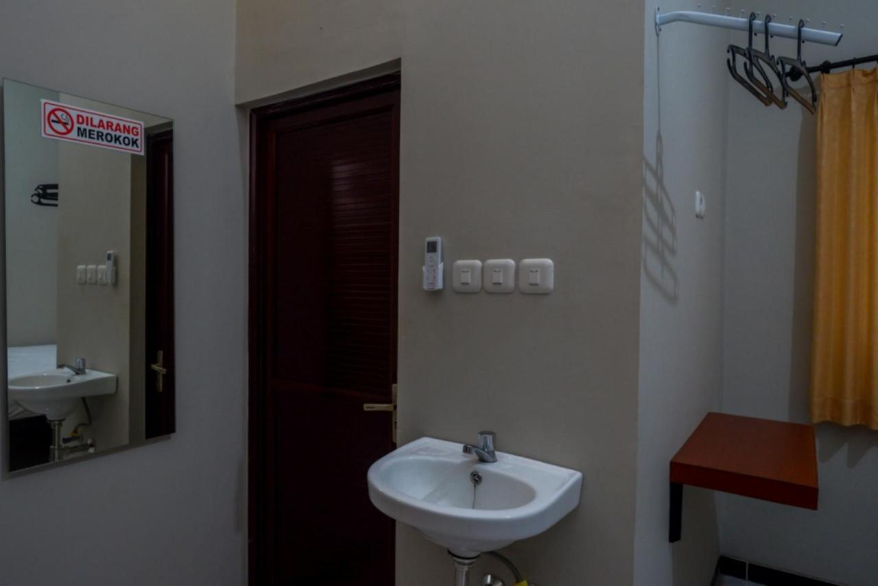 Hotel RedDoorz near Kampus UMP Purwokerto 2 Sumbang Zewnętrze zdjęcie