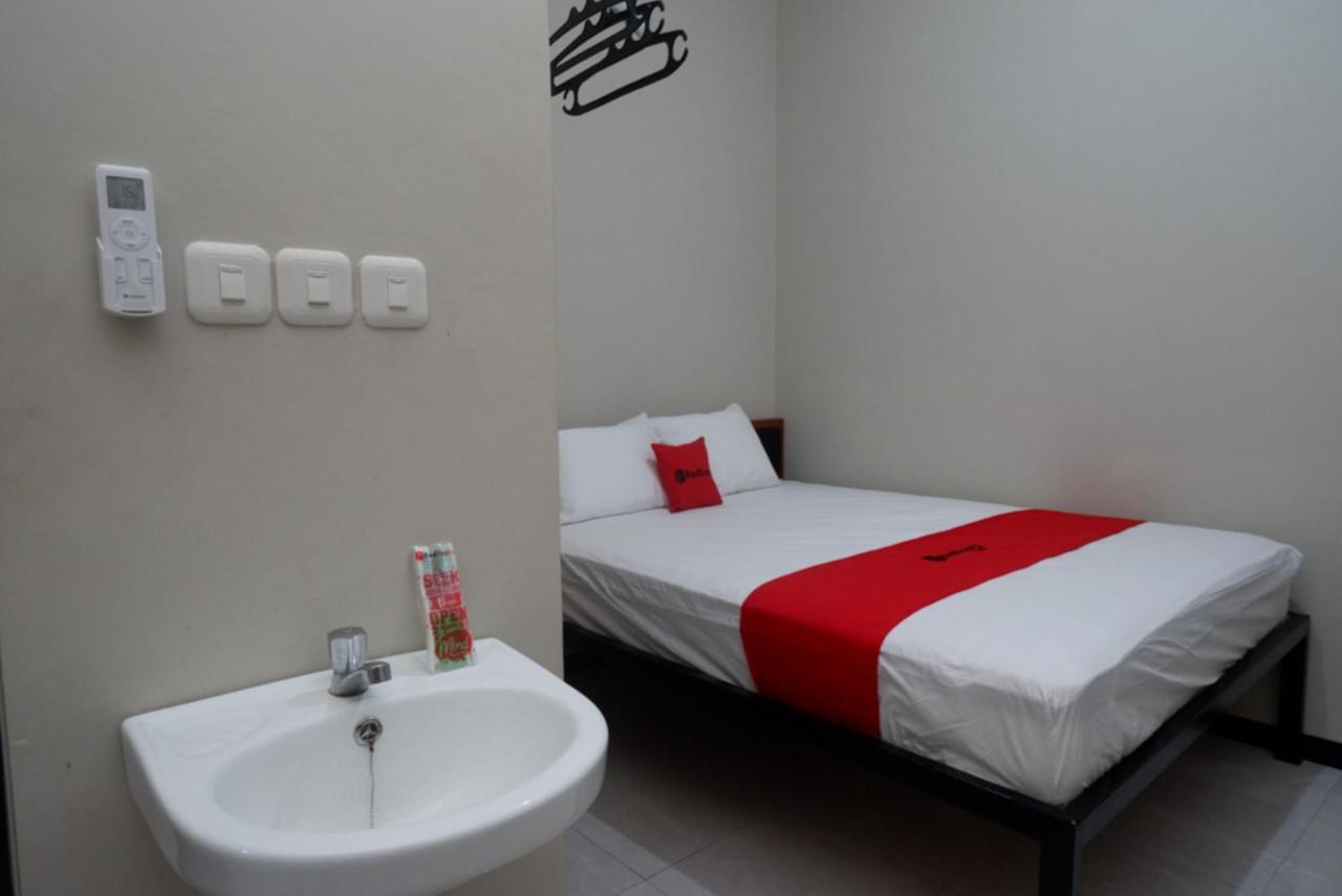 Hotel RedDoorz near Kampus UMP Purwokerto 2 Sumbang Zewnętrze zdjęcie
