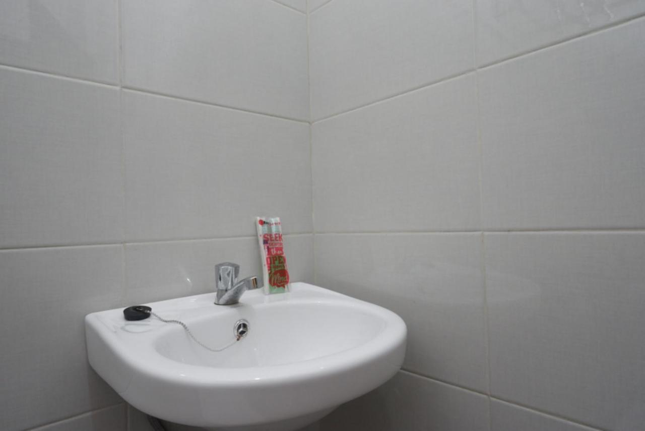 Hotel RedDoorz near Kampus UMP Purwokerto 2 Sumbang Zewnętrze zdjęcie