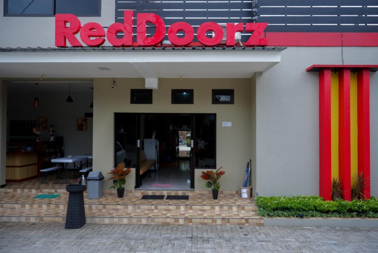 Hotel RedDoorz near Kampus UMP Purwokerto 2 Sumbang Zewnętrze zdjęcie