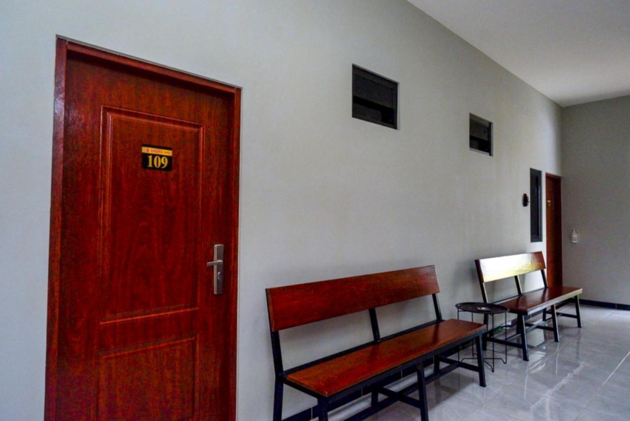 Hotel RedDoorz near Kampus UMP Purwokerto 2 Sumbang Zewnętrze zdjęcie