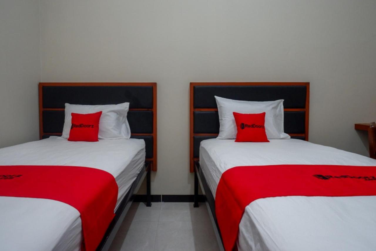 Hotel RedDoorz near Kampus UMP Purwokerto 2 Sumbang Zewnętrze zdjęcie